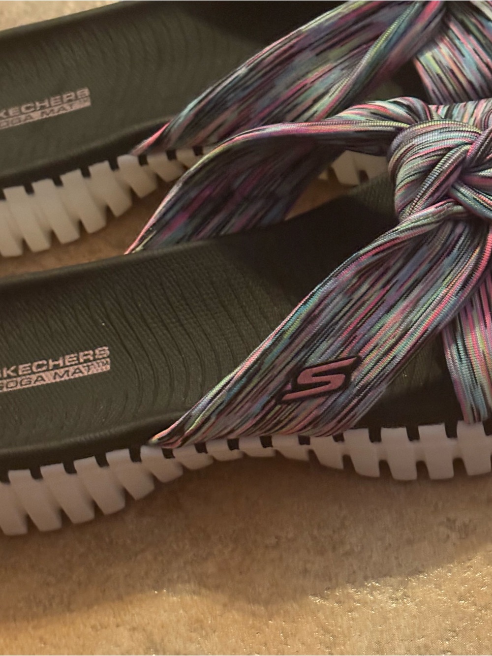 Skechers Goga Mat Sandals/ Slides Size 9 NWOT - Picture 2 of 8